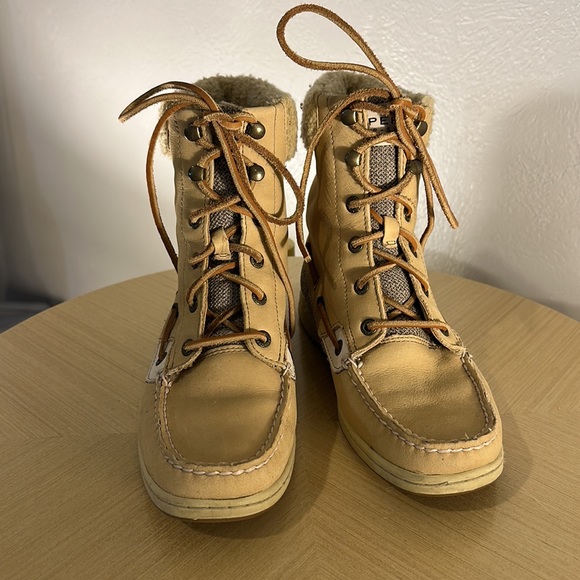 Sperry moccasin boot size 6 - Picture 2 of 4